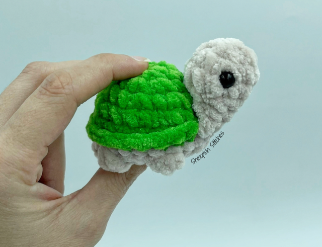 Squirt the Itty Bitty Turtle PATTERN by Sheepish Stitches
